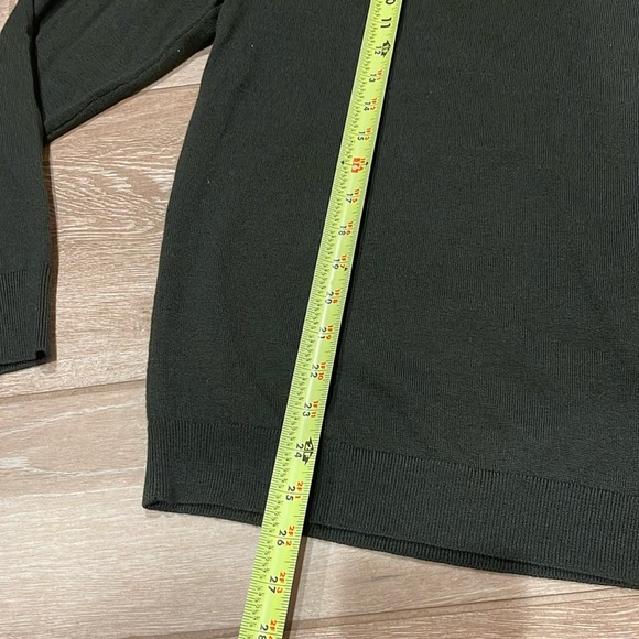 J Crew V Neck Sweater Marino Wool MEDIUM Slim - Picture 2 of 5